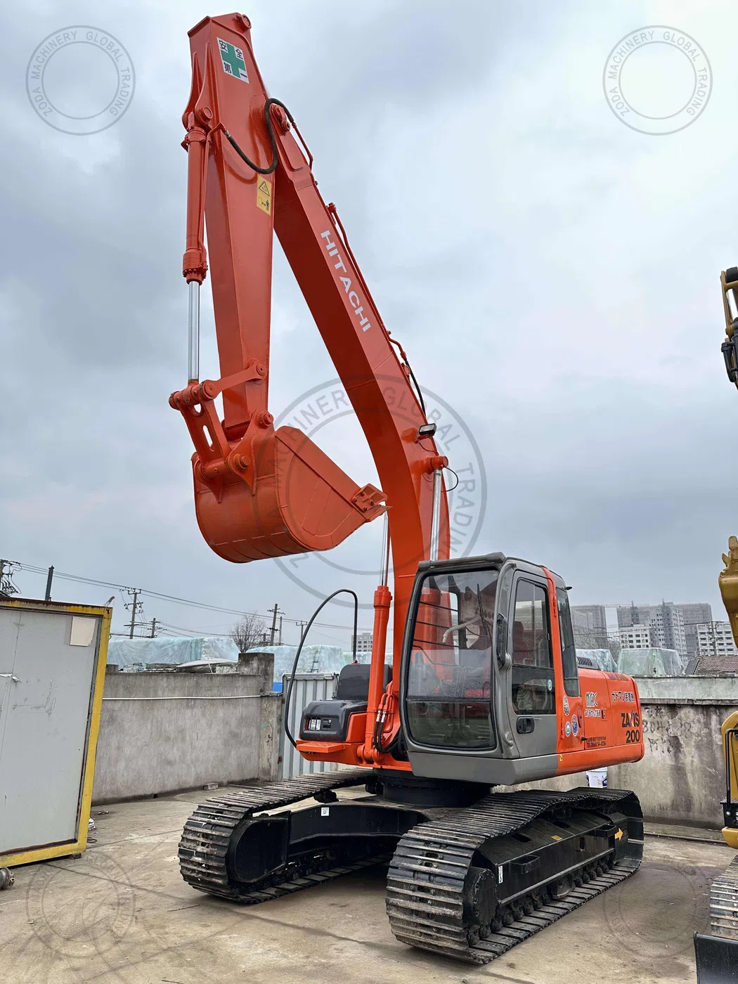 Used Excavator HITACHI 200-3 3 for Sale photo 2