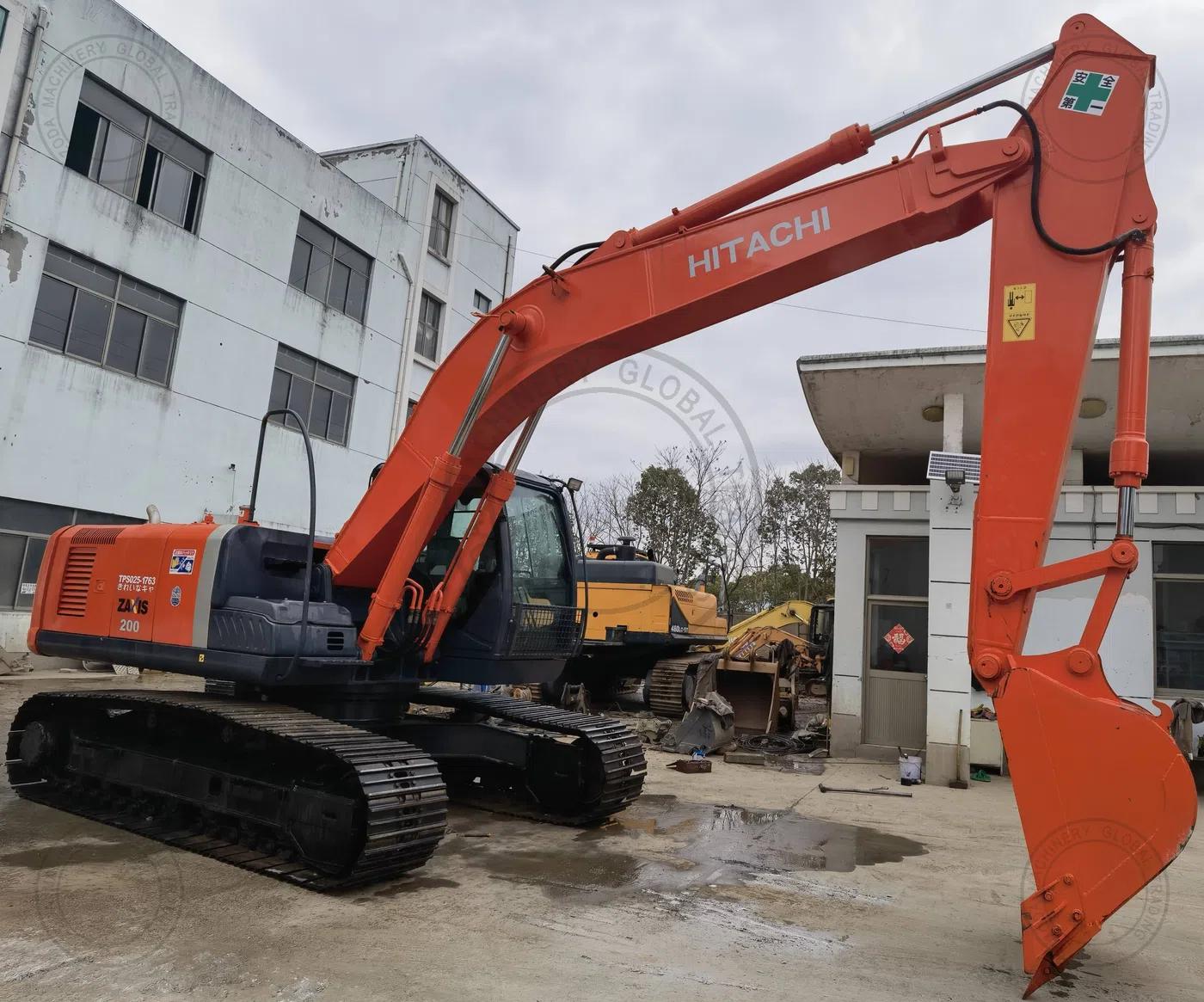 Used Excavator HITACHI 200-3 4 for Sale photo 3