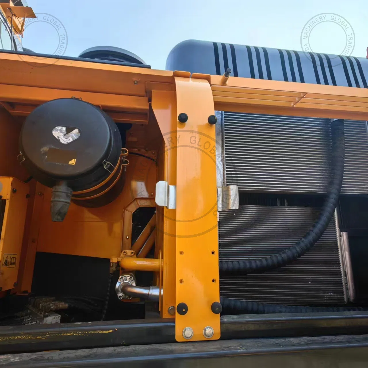 Used Excavator HYUNDAI 300LC-9S for Sale photo 3