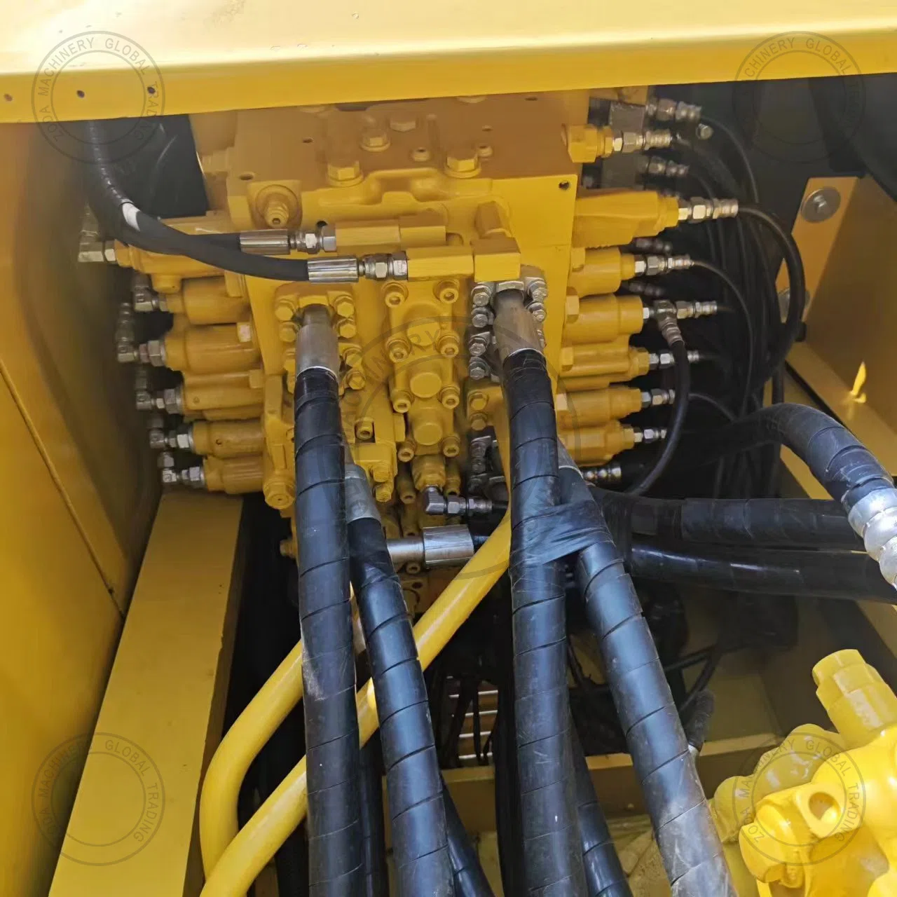 Used Excavator komatsu 220-7 for Sale photo 12