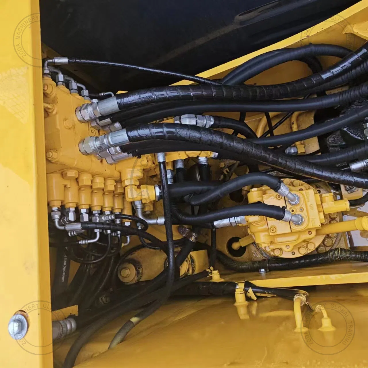 Used Mini Excavator komatsu pc 130With Thumb for Sale photo 2
