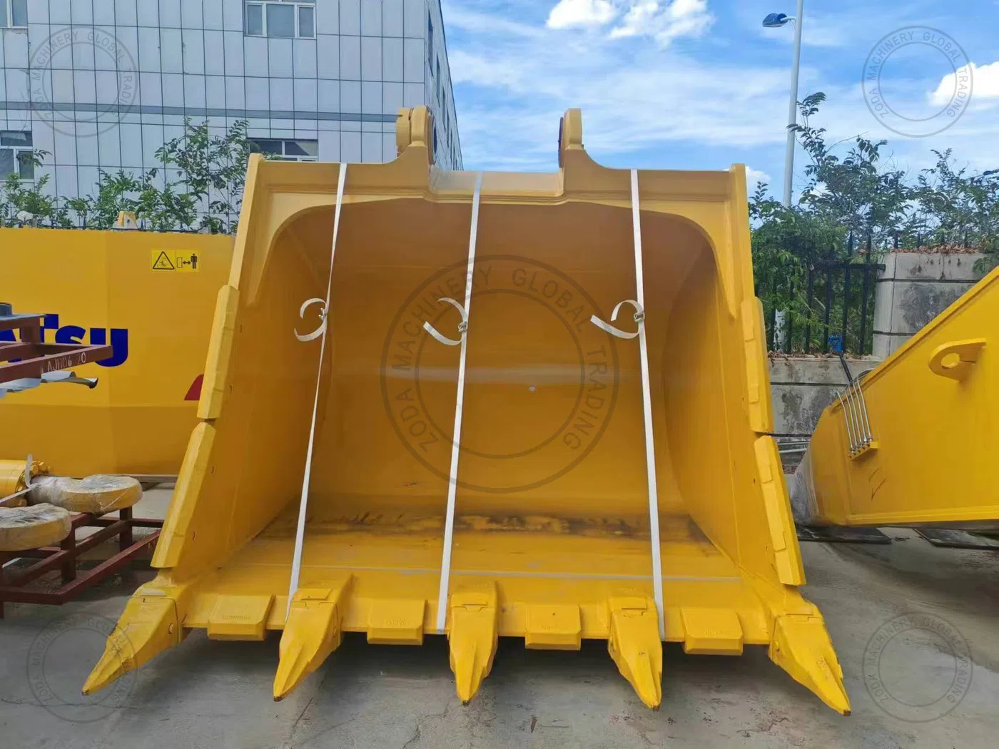 Used Excavator komatsu pc1250 for Sale photo 4