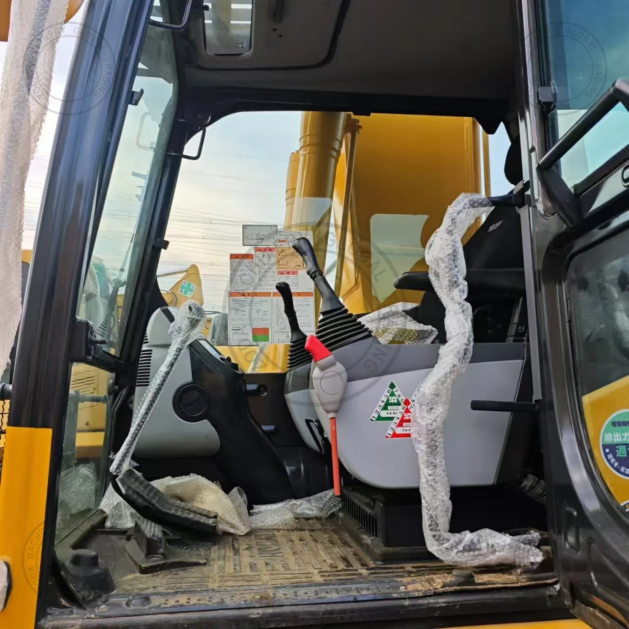 Used Excavator KOMATSU PC240-8 for Sale photo 3
