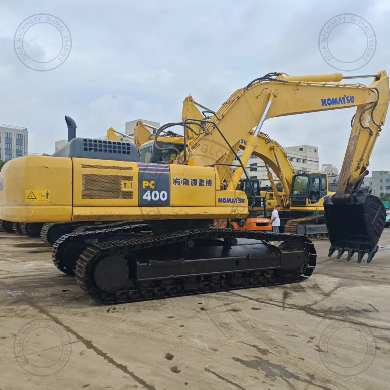 Used Excavator KOMATSU PC400-7 3 for Sale photo 2